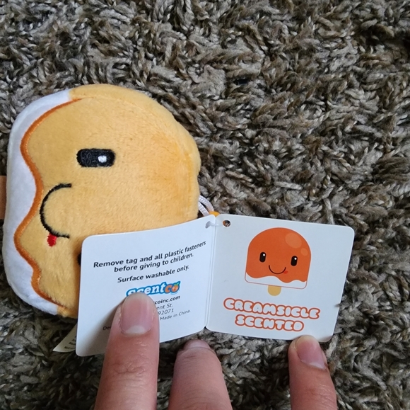 Oh So Yummy Creamsicle Scented Backpack Clips - Picture 3 of 3